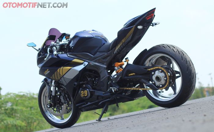 Modifikasi Honda CBR250RR