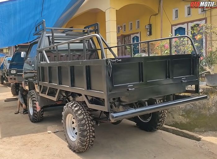 Modifikasi pikap Mitsubishi L300 tangguh dengan penggerak roda 4x4 asal Jambi