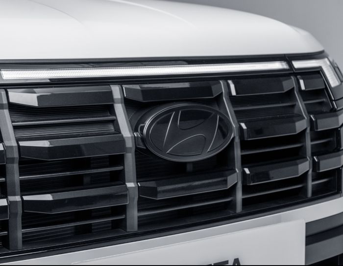 Logo Hyundai pada New Creta Alpha sekarang dibuat berwarna hitam