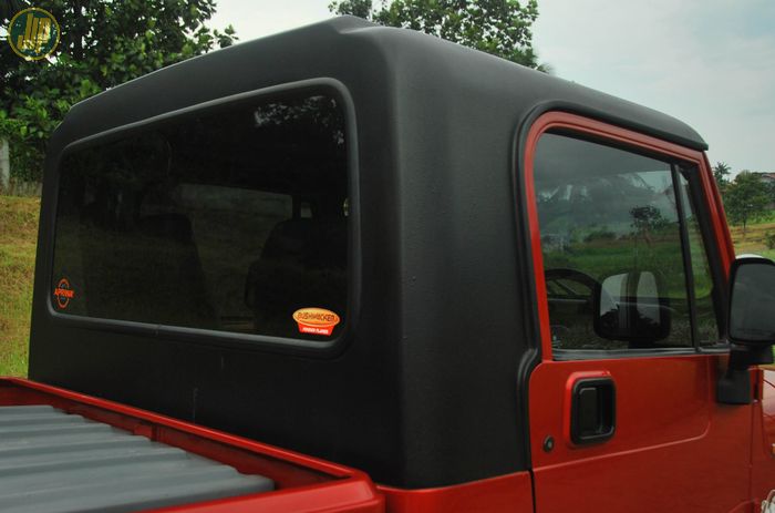 Hardtop custom dirancang ulang oleh Hasto Fiber. 