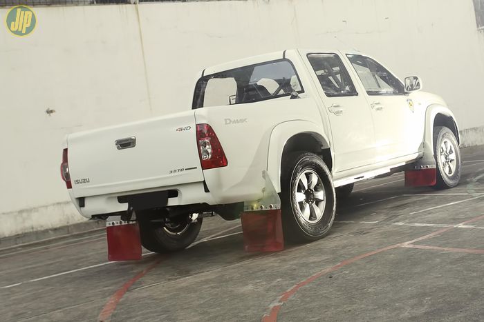 Isuzu D-Max andalan seorang drifter, Adwitya Amandio