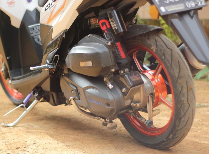 Kaki-kaki Honda Vario 125 kece didukung pelek X-Mode dan sokbreker G-Sport