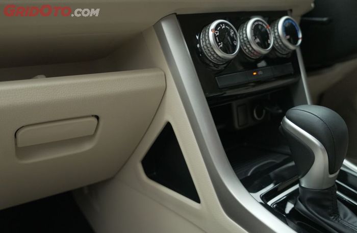 Pengaturan AC Mitsubishi Xpander Ultimate masih mengandalkan kenop putar