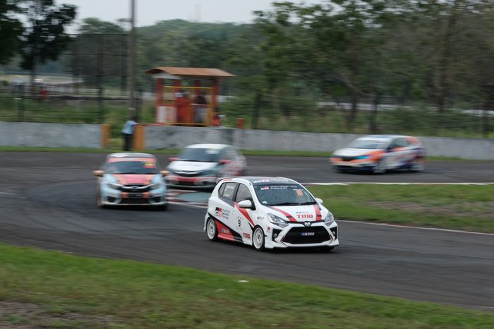 Jordan Johan semakin menyatu dengan Toyota Agya GR Sport di kejurnas ITCR 1.200 ISSOM seri ke-4