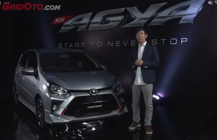 Launching Toyota Agya secara live streaming.