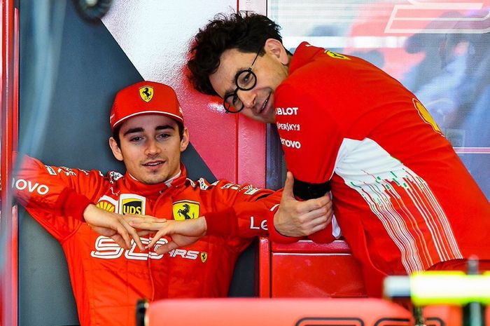 Team Principal Ferrari, Mattia Binotto (kanan) mengaku senang dengan performa Charles Leclerc (kiri) di F1 Australia 2019