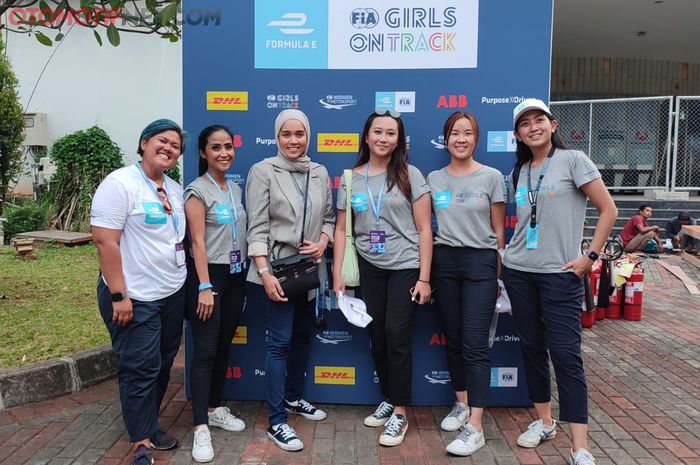 Punya background balap, wanita-wanita cantik ini jadi mentor anak-anak di Girls on Track Formula E (3/6/2022).