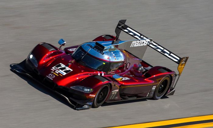 Mobil balap Mazda RT24-P