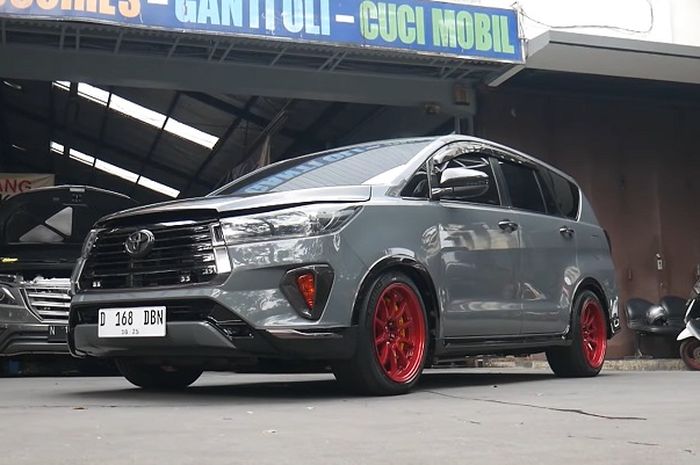 Modifikasi Toyota Innova Reborn milik Mr. Macallan ini benar-benar pol upgradenya