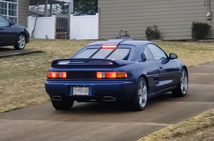 Modifikasi Toyota MR2 sleeper cangkok mesin V8 plus supercharged