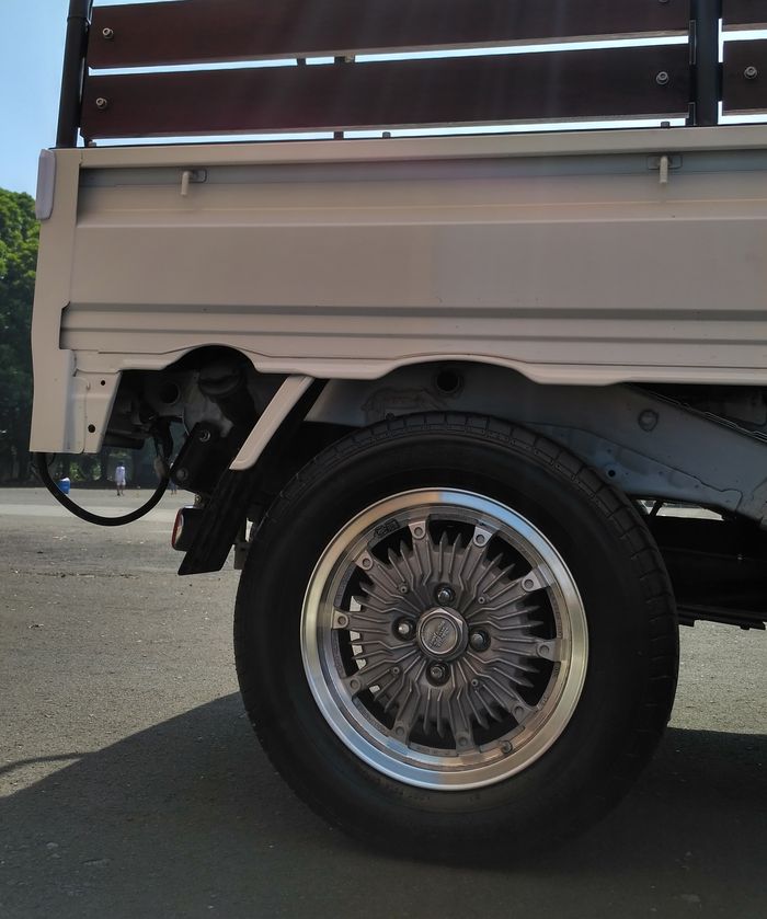 Daihatsu Hi-Max dipasangkan pelek Honda lawas