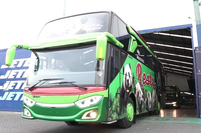 Karoseri Adi Putro rilis dua unit bus PO Restu