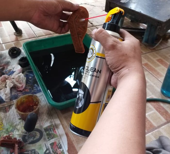 Filter fuel pump disemprot carburator cleaner