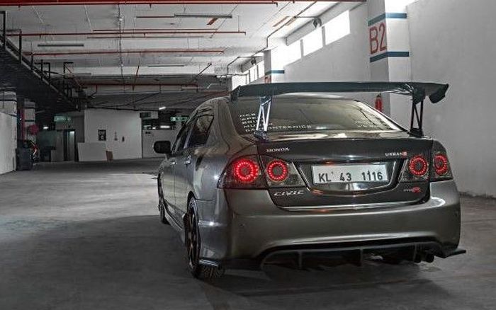 Tampilan belakang modifikasi Honda Civic FD street racing