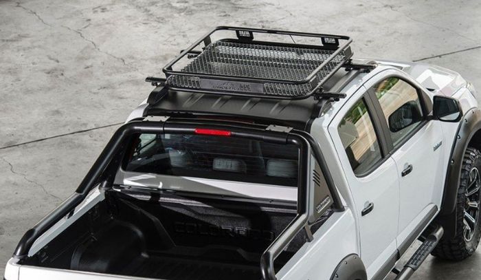 Modifikasi Chevrolet Colorado dipasangi roof rack besar di bagian atap
