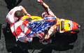 Selebrasi Marc Marquez Membawa Bendera No.69, Buat Siapa Hayo?