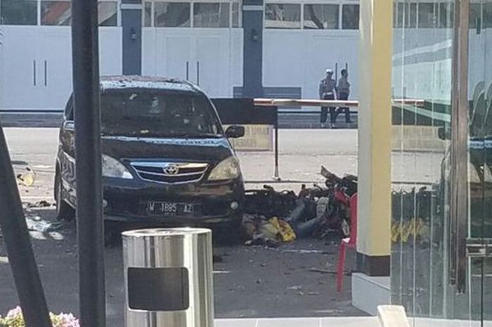 Toyota Avanza korban ledakan bom di Polrestabes Surabaya