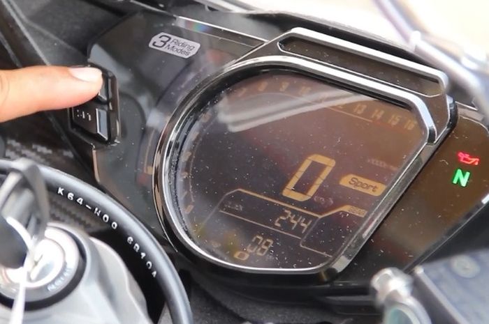Cukup putar kontak on off 3 kali untuk reset memori ECU Honda CBR250RR