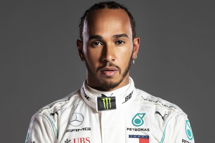 Mercedes mengaku kagum dengan Lewis Hamilton yang terus menjaga kondisi fisiknya dan kompetitif seperti pembalap muda