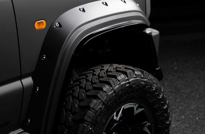 Fender bolt-on dengan ban semi off-road