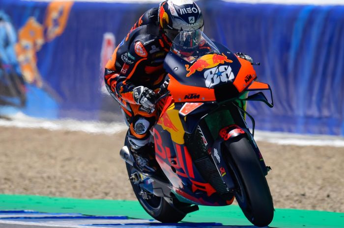 Pembalap Red Bull KTM, Miguel Oliveira memberikan kritik tajam soal penggunaan sistem sensor track limit di MotoGP 2021