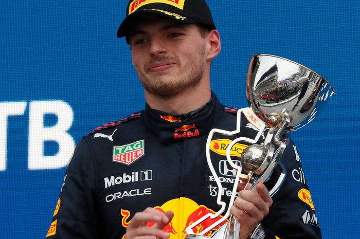 Berhasil naik podium kedua usai start dari posisi paling belakang di F1 Rusia 2021, begini girangnya Max Verstappen 