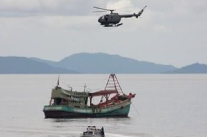 Pencarian korban kapal motor Sinar Bangun yang tenggelam di Danau Toba