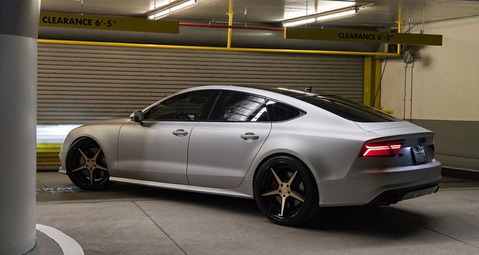 Aura sporty makin terpancar dari pemilihan pelek