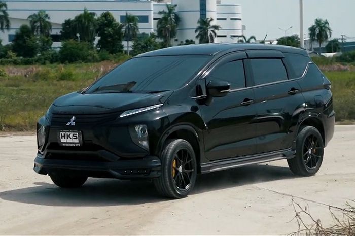 Modifikasi Mitsubishi Xpander tampil misterius dengan nuansa serba hitam
