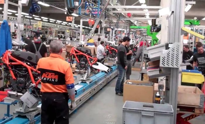 Ilustrasi perakitan motor KTM