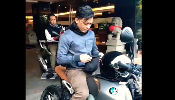 Ariel Noah bersiap riding ke Bromo