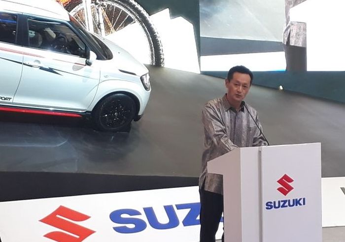 Seiji Itayama, saat memperkenalkan konsep Suzuki Sport di GIIAS 2018