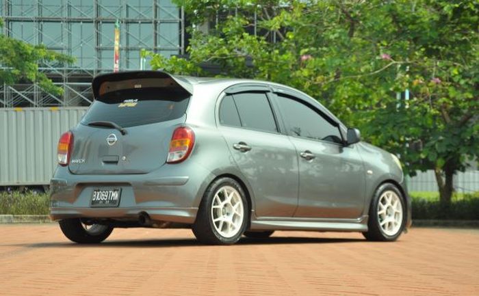 Nissan March 1.2 Dennis, terkesan sporty berkar body kit Autech dan Nismo
