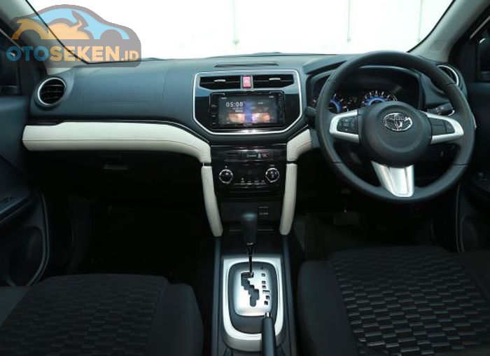 Ilustrasi interior Toyota All New Rush TRD bertransmisi otomatis.