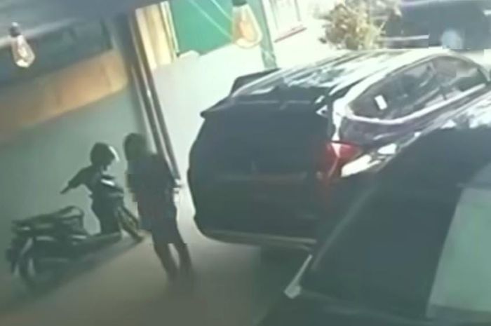 Aksi maling identik Honda BeAT oleh pengendara Pajero Sport terjadi Jln. Kapten Muslim Kec. Medan Helvetia Kota Medan