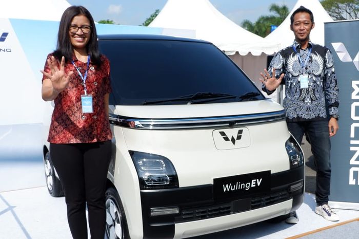 Wuling EV turut hadir dalam showcase Kendaraan Bermotor Listrik (KBL) dan peresmian SPKLU di kawasan wisata Candi Borobudur.