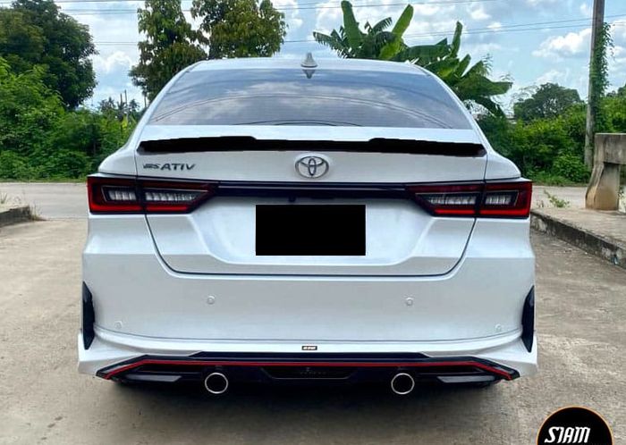 Tampilan belakang modifikasi Toyota Vios baru dipasangi add-on spoiler sporty