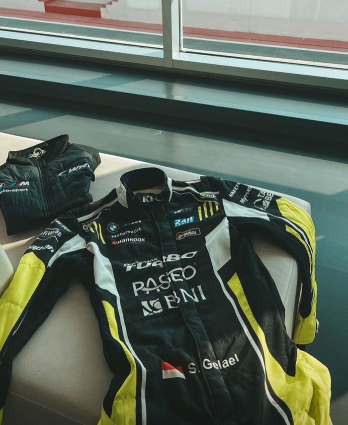 Baju balap Sean Gelael saat menjalani balapan Dubai 24 Hours bersama Valentino Rossi