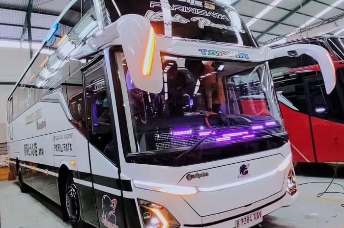 Bus Initial D milik PO Tunggal Jaya