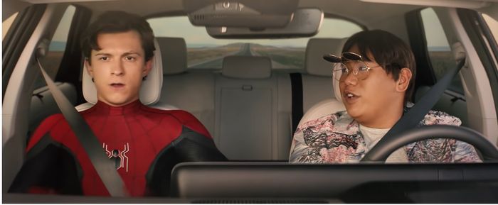 Peter dan Ned berada di dalam Hyundai IONIQ 5