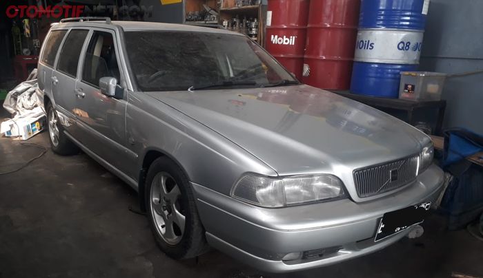 Volvo V70 generasi pertama