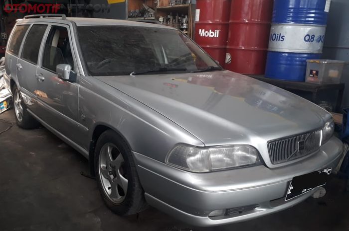 Volvo V70 generasi pertama