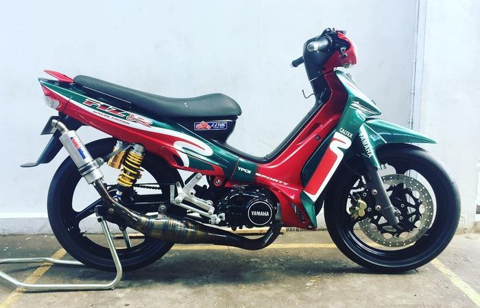 Yamaha F1ZR Caltex Roadrace Style