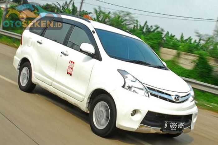spesifikasi dan kisaran harga Daihatsu Xenia 1.0 tahun 2012 seken.
