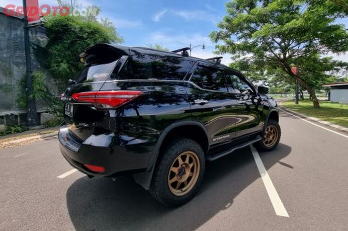 Fortuner VRZ Budi tampak belakang