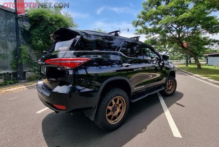 Fortuner VRZ Budi tampak belakang