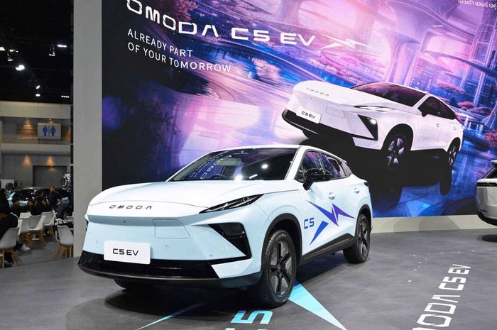 Omoda C5 2026 debut di Bangkok Internasional Motor Show (BIMS) hadir dengan desain fascia Robo Shark 