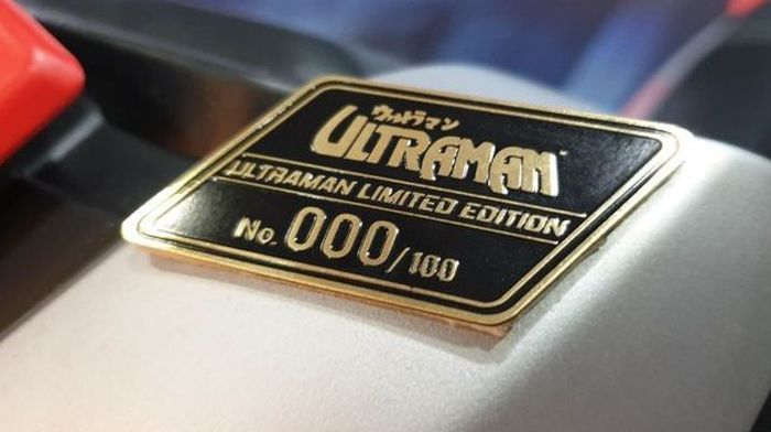 Yamaha Y15ZR . Emblem edisi terbatas dari Ultraman version