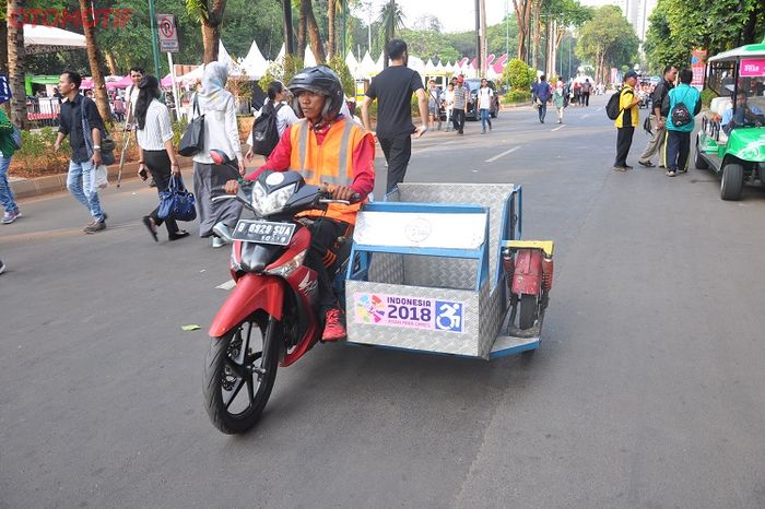 Kehadiran puluhan ojek difabel sat gelaran Asian Para Games 2018, cukup membantu rekan-rekan atlet maupun pengunjung