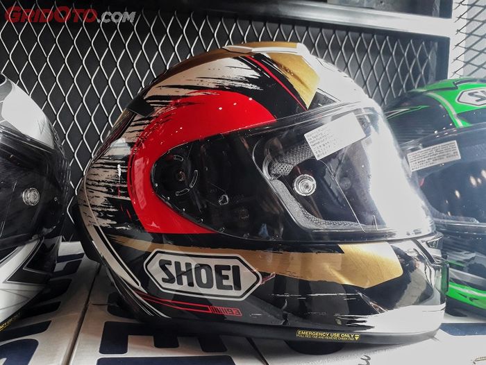 Helm ala Marc Marquez yang dijual di RC Motogarage